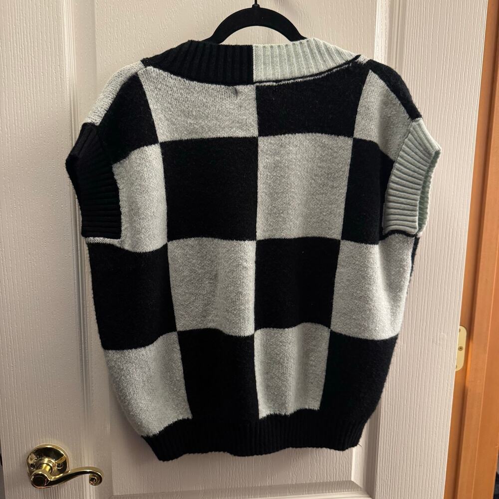 Listicle Black & White Checkered Knit Sweater Vest Oversized Cozy V-Neck Trendy - Picture 5 of 5